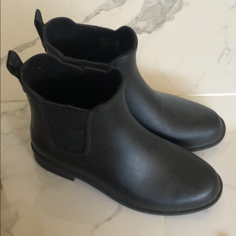 Clark’s rain boots with fur inside